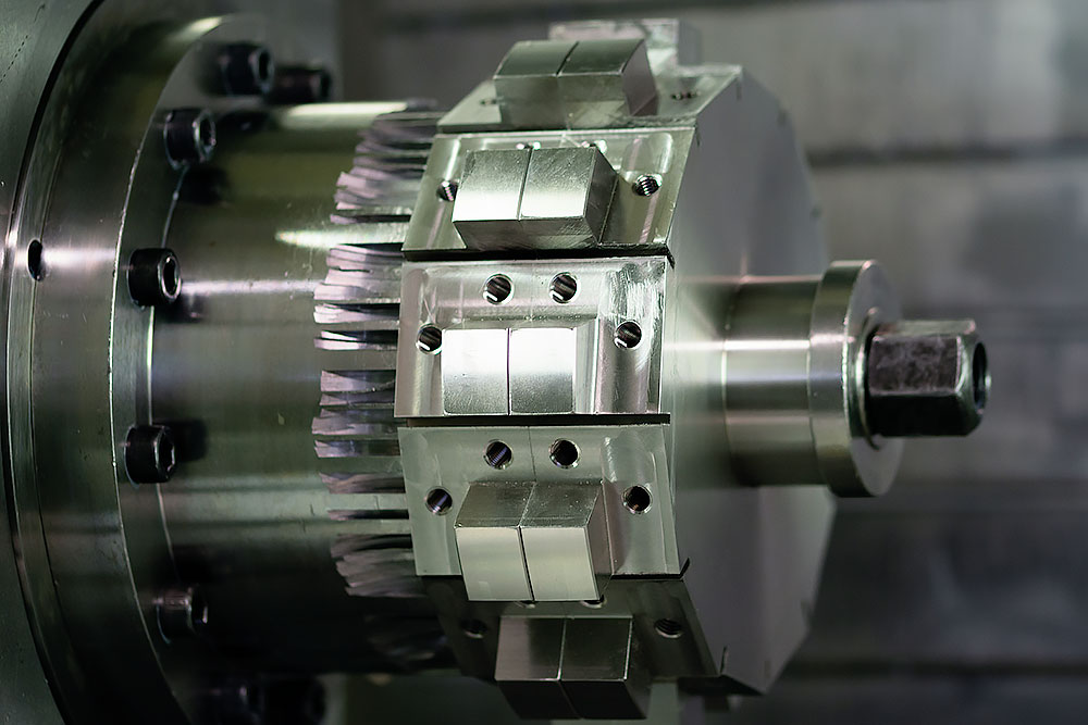 Spaantec Bohnenhacker - Komponente in einem CNC-Fräser eingespannt - Foto 2